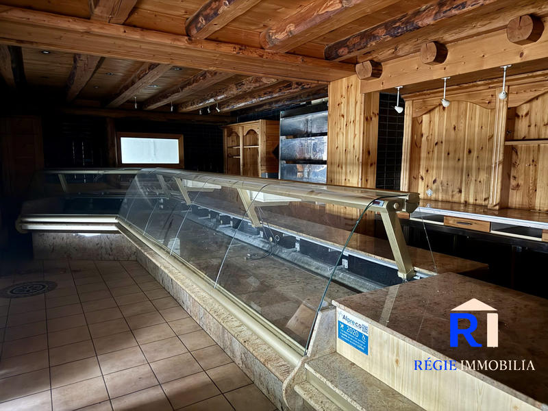 Local commercial - 223 m² - 6 pièces