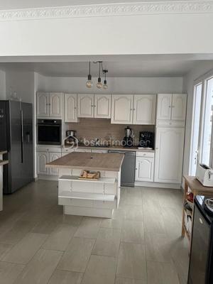 Maison traditionnelle - 140 m² - 7 pièces