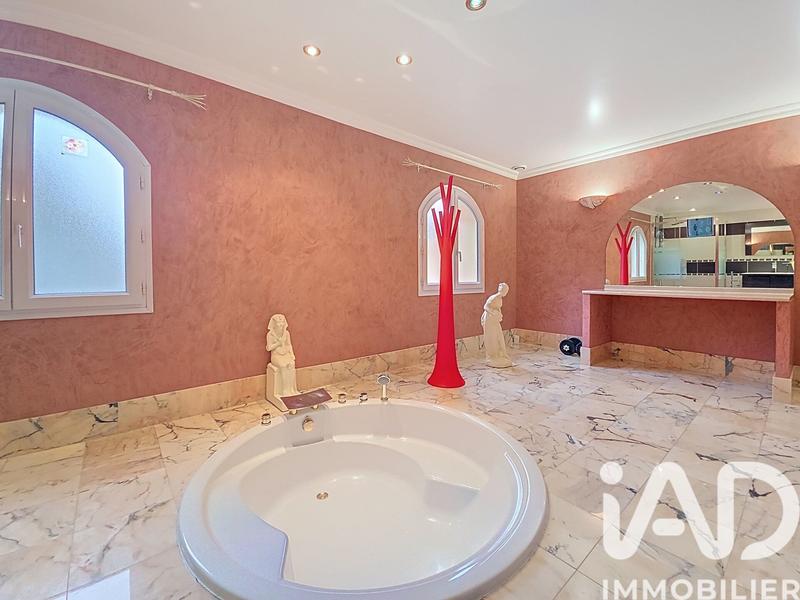 Maison - 223 m² - 5 pièces