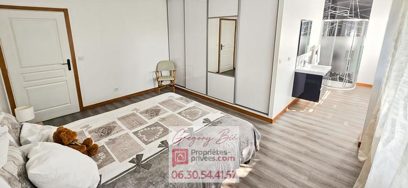 Maison - 270 m² - 9 pièces