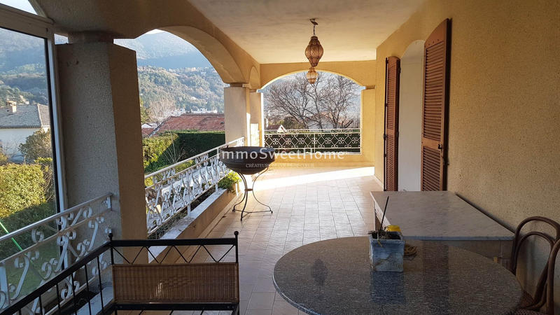 Villa - 242 m² - 9 pièces