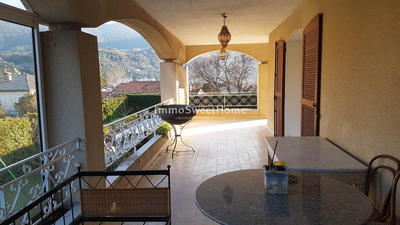 Villa - 242 m² - 9 pièces