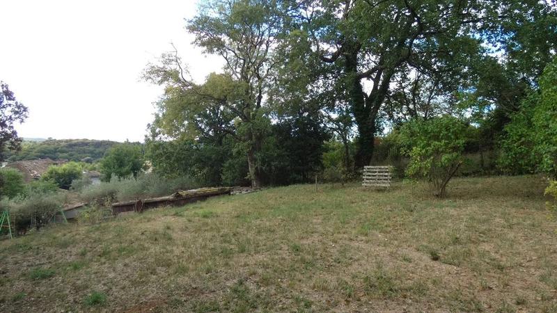 Terrain constructible - 1 225 m²