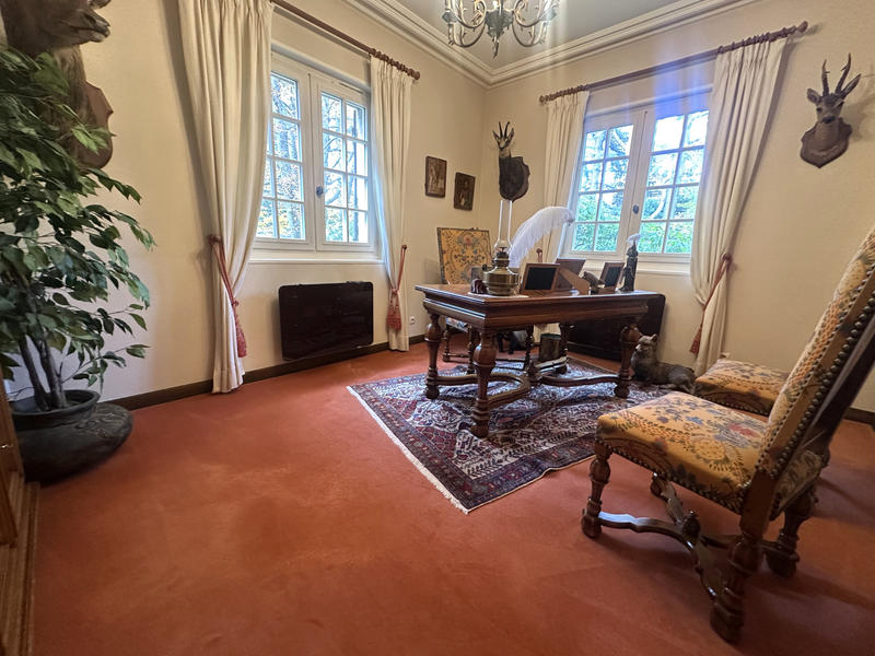 Maison - 240 m² - 10 pièces