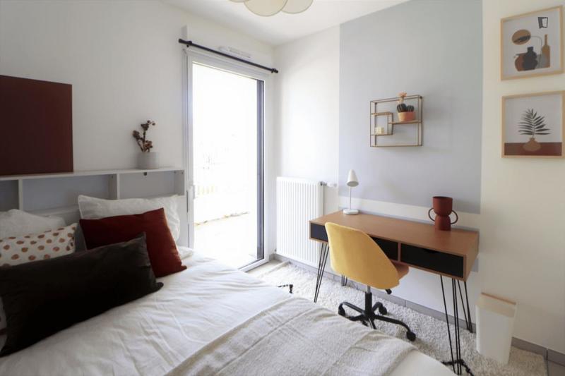 Chambre - 10 m² - 5 pièces