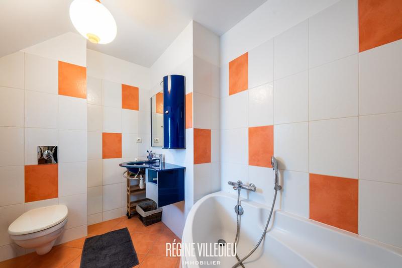 Maison - 140 m² - 5 pièces