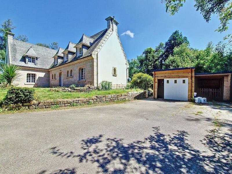 Propriété - 234 m² - 8 pièces