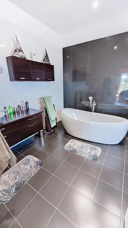 Maison - 214 m² - 6 pièces