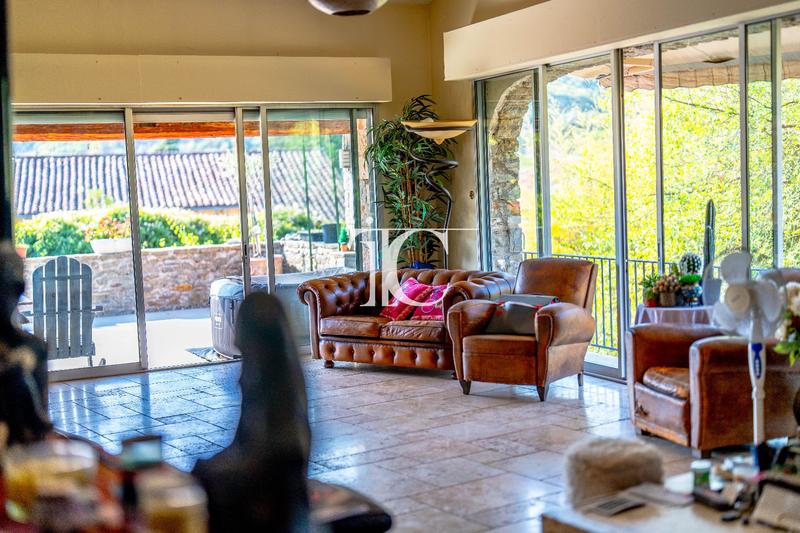 Maison - 198 m² - 7 pièces