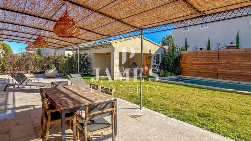 Maison - 210 m² - 6 pièces