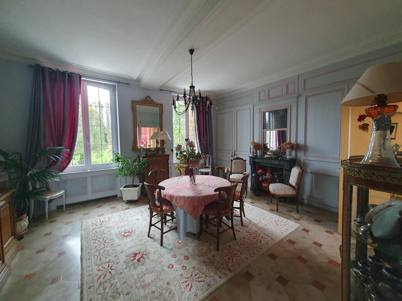 Maison - 327 m² - 12 pièces