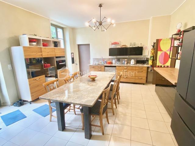 Demeure - 641 m² - 17 pièces