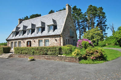 Maison - 210 m² - 13 pièces