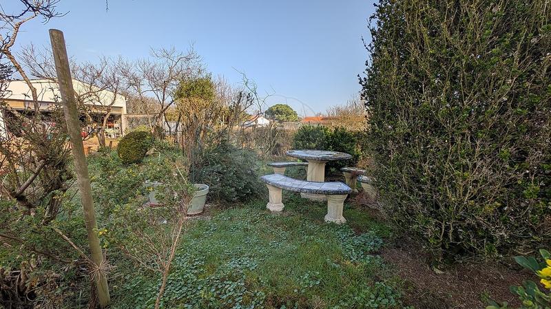 Maison - 280 m² - 10 pièces