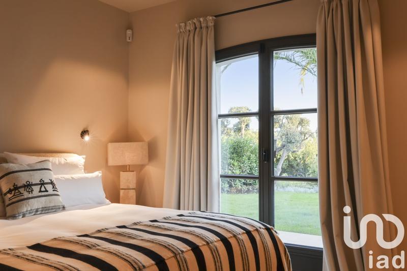 Maison - 425 m² - 8 pièces