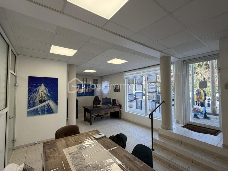 Local commercial - 43 m² - 2 pièces