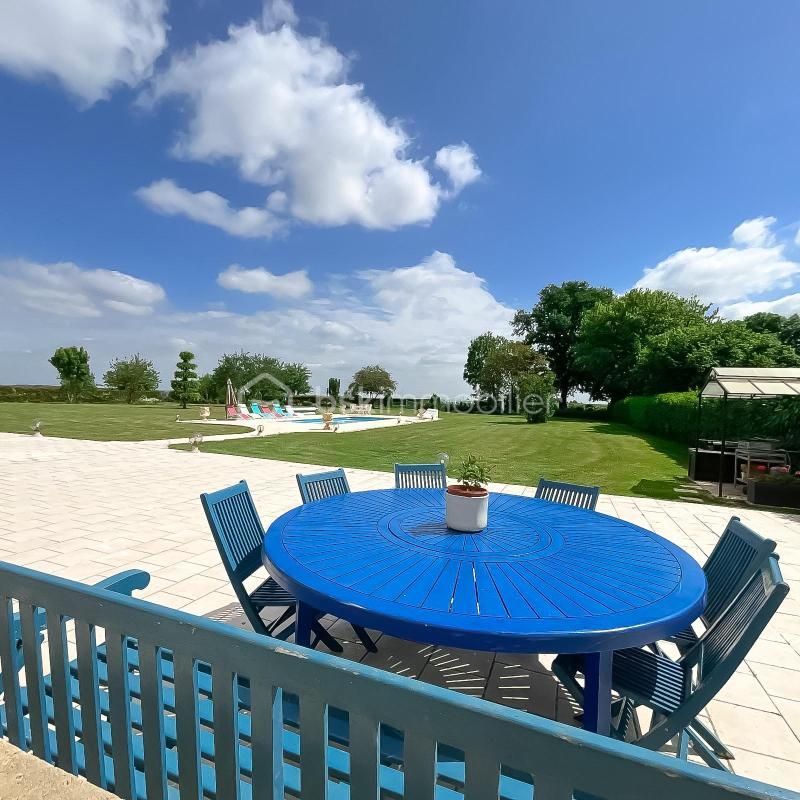 Demeure - 377 m² - 14 pièces