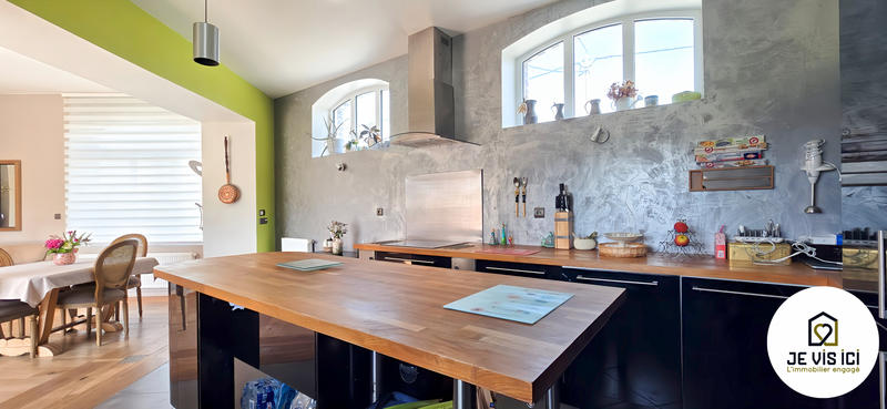 Maison - 220 m² - 8 pièces