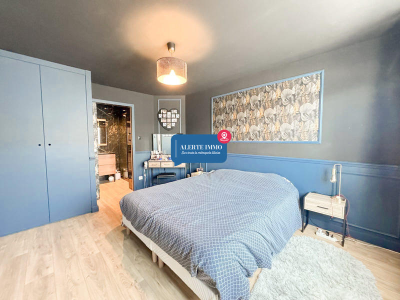 Maison - 243 m² - 7 pièces