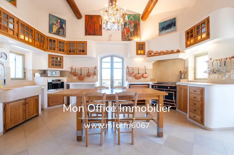 Propriété - 426 m² - 12 pièces