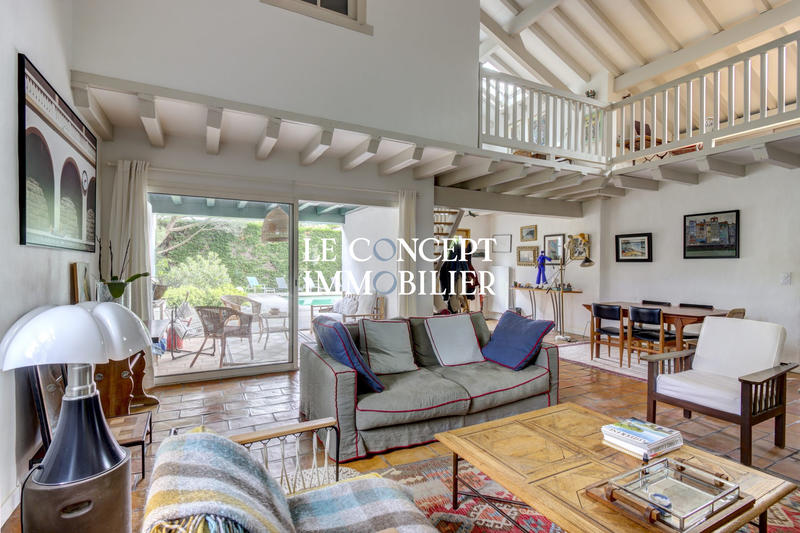 Maison - 205 m² - 6 pièces