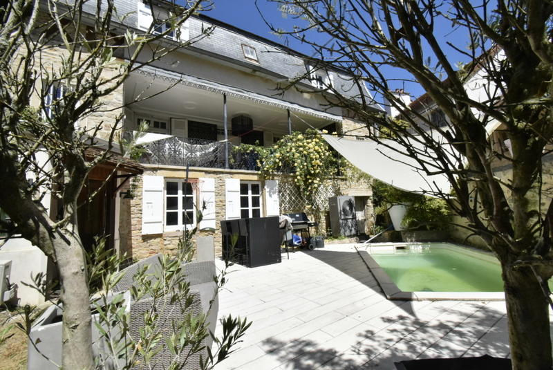 Maison - 300 m² - 10 pièces