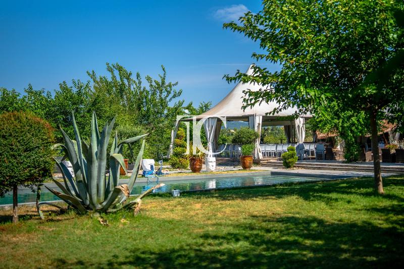 Mas - 466 m² - 13 pièces