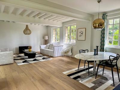 Demeure - 130 m² - 5 pièces