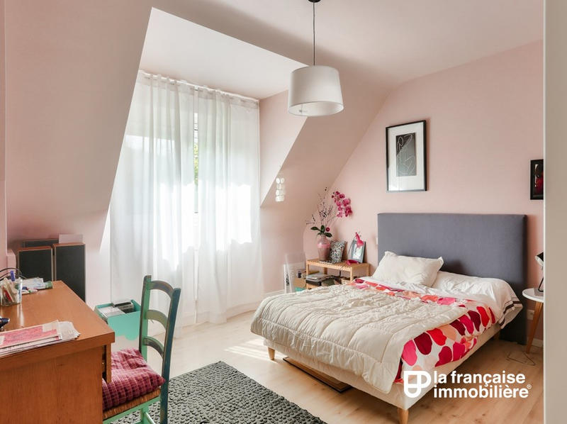 Maison - 210 m² - 8 pièces