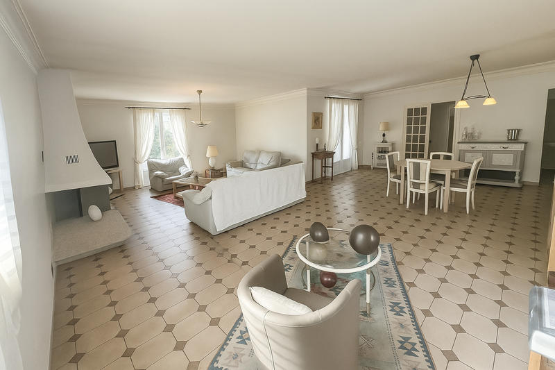 Maison - 195 m² - 6 pièces