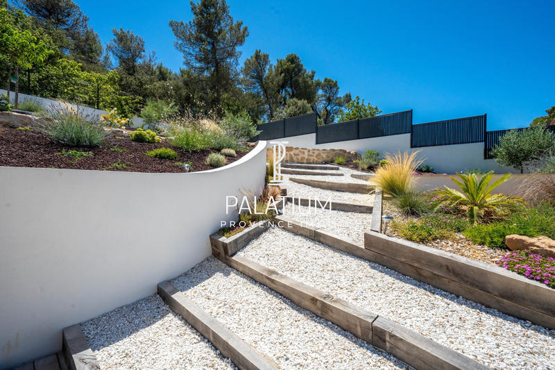 Maison - 233 m² - 4 pièces