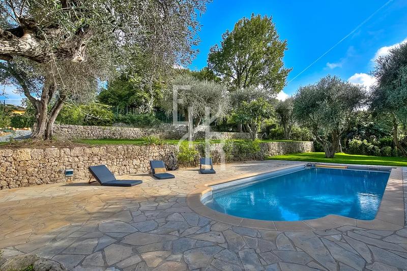 Maison - 295 m² - 7 pièces