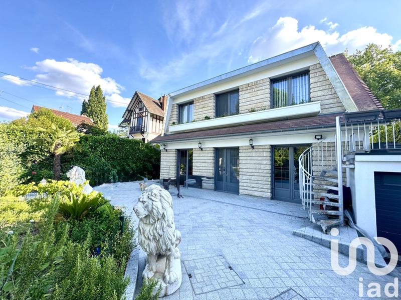 Maison - 327 m² - 11 pièces