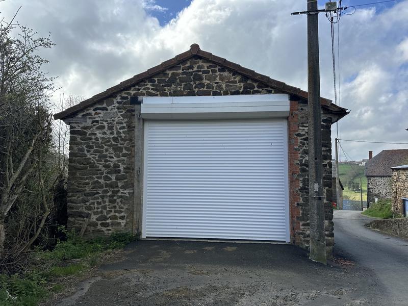 Maison traditionnelle - 220 m² - 2 pièces