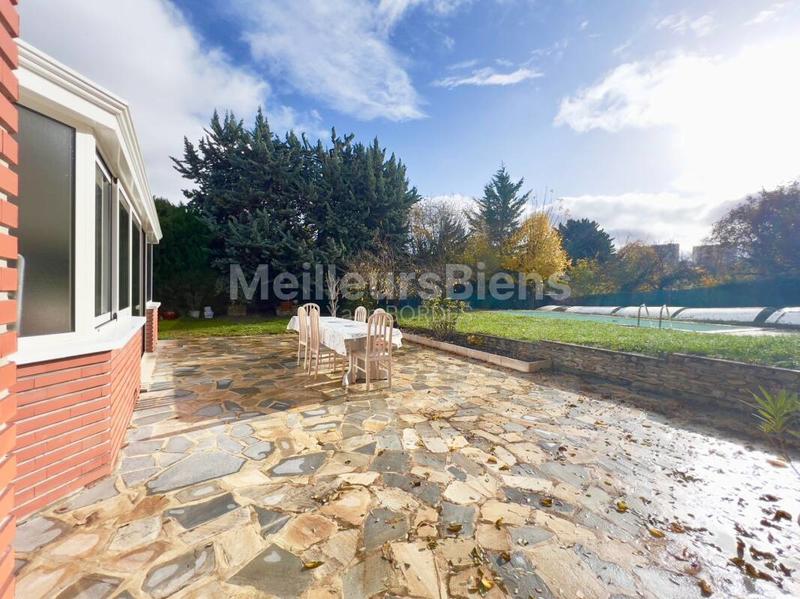 Maison - 185 m² - 8 pièces