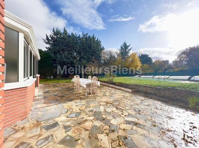 Maison - 185 m² - 8 pièces