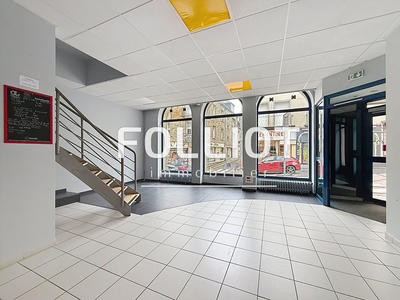 Local commercial - 120 m² - 6 pièces
