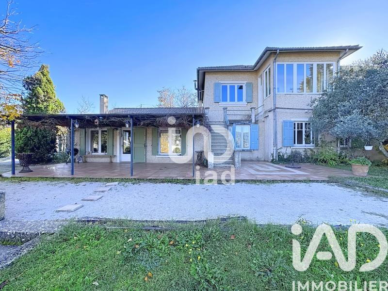 Maison - 241 m² - 10 pièces