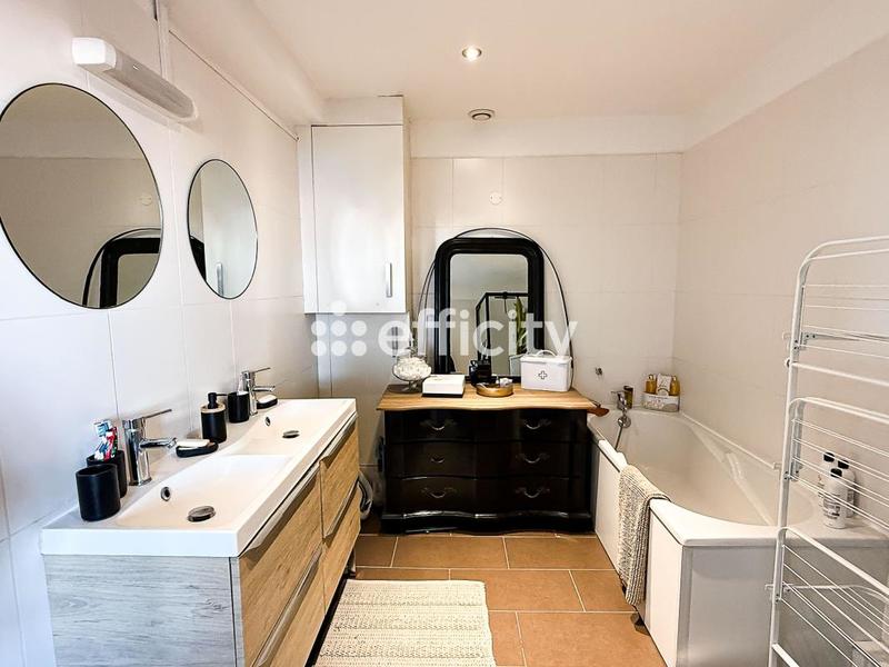 Loft - 144 m² - 5 pièces