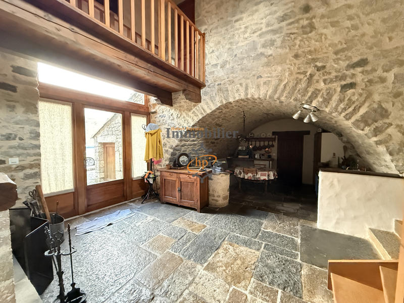 Maison - 220 m² - 8 pièces