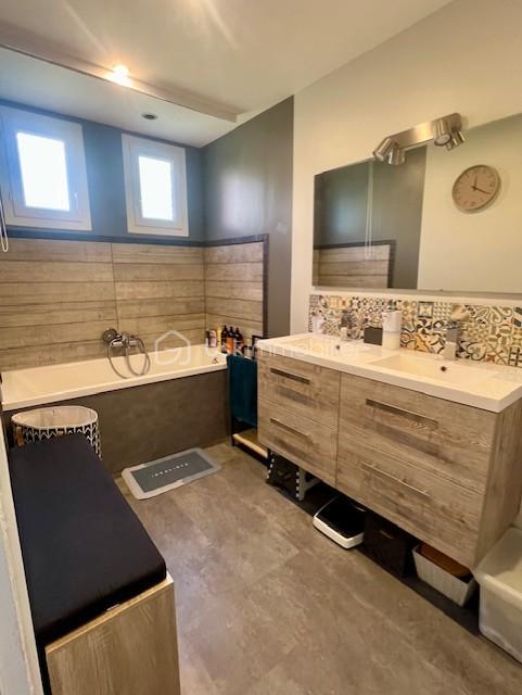 Maison traditionnelle - 175 m² - 7 pièces