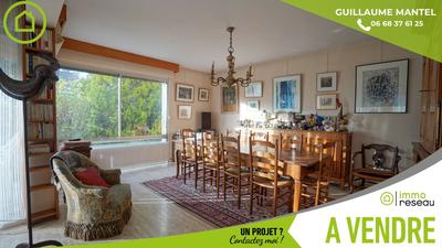 Maison - 222 m² - 8 pièces