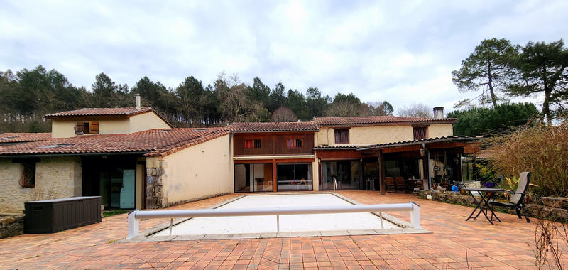 Maison - 479 m² - 15 pièces