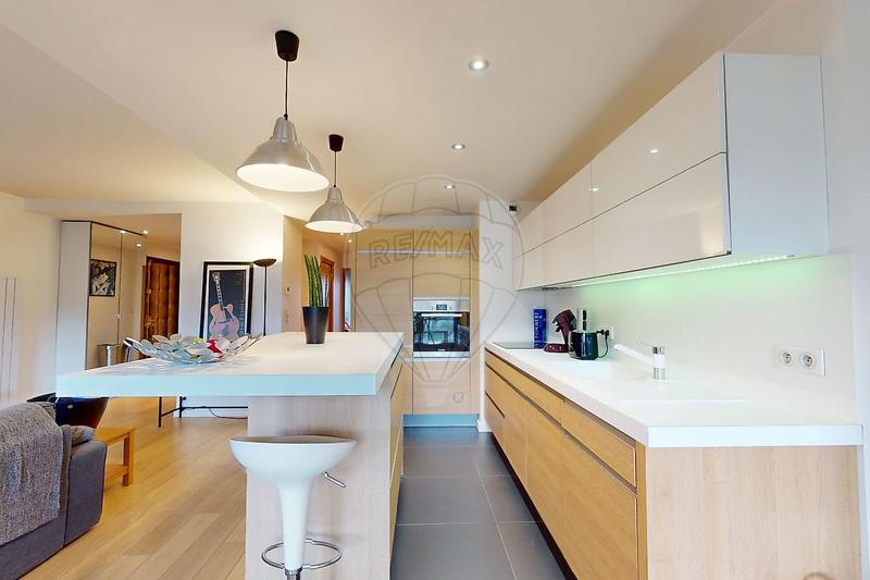 Appartement - 80 m² - 3 pièces