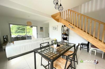 Maison - 95 m² - 4 pièces