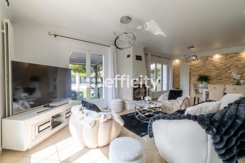 Pavillon - 140 m² - 7 pièces