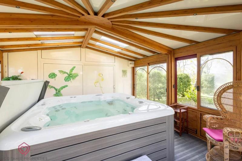 Propriété - 425 m² - 14 pièces