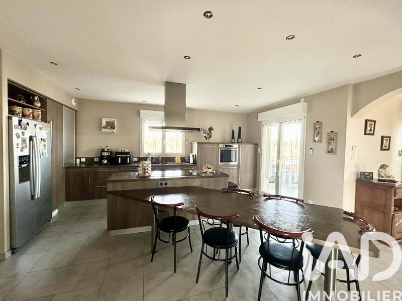 Maison - 331 m² - 6 pièces