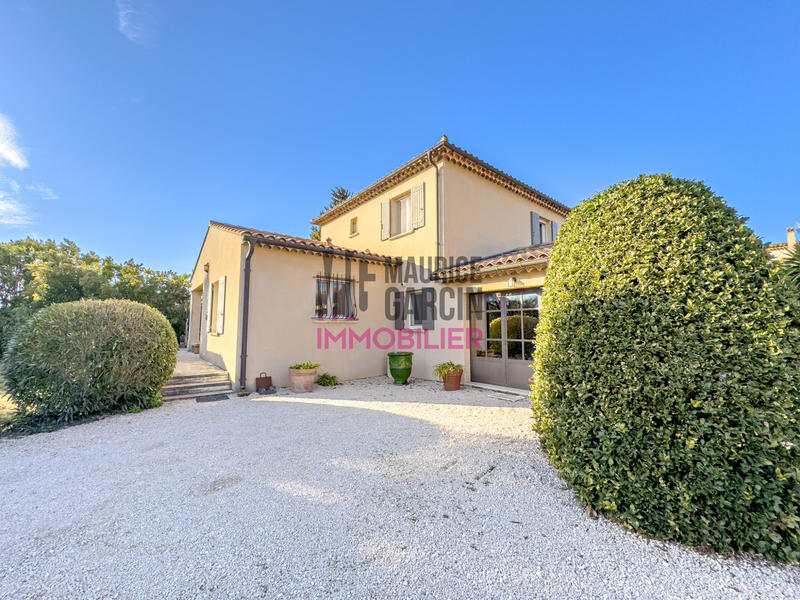Maison traditionnelle - 180 m² - 8 pièces