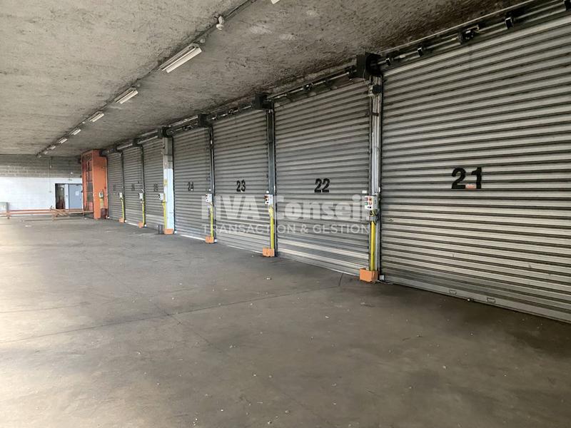 Entrepôt - 2 319 m²